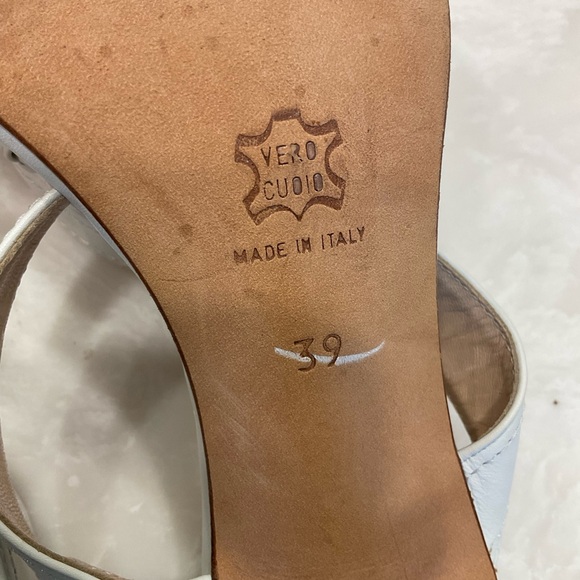 Manolo Blahnik Heeled Sandals, Ankle Strap with Buckle, White Leather, Size 8/39 - Picture 12 of 13